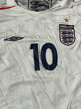 Lade das Bild in den Galerie-Viewer, vintage Umbro England OWEN10 2006 home jersey {M}
