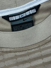 Cargar imagen en el visor de la galería, vintage Nike jersey {M}
