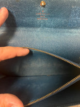 Carregar imagem no visualizador da galeria, vintage Louis Vuitton wallet
