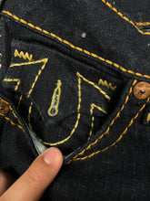 Lade das Bild in den Galerie-Viewer, vintage True Religion shorts {XS}
