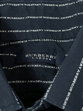 Carica l&#39;immagine nel visualizzatore di Gallery, vintage Burberry shirt {M}
