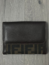 Carregar imagem no visualizador da galeria, vintage Fendi wallet
