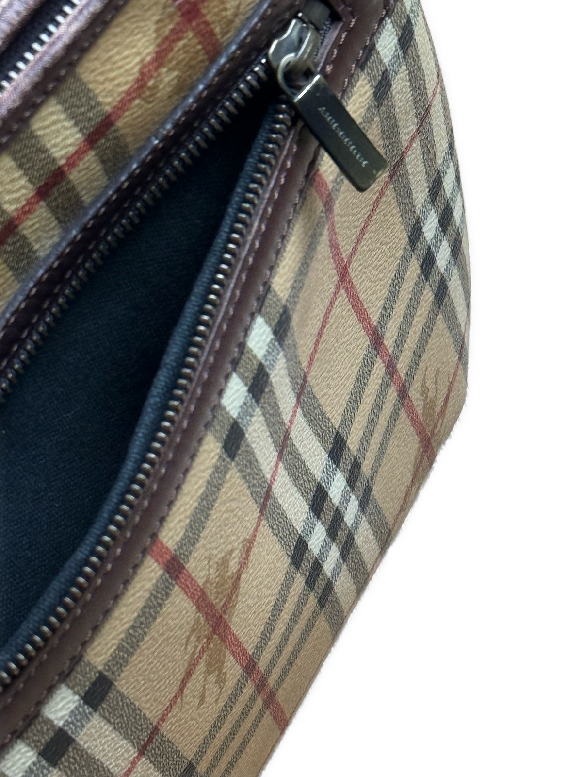 vintage Burberry slingbag