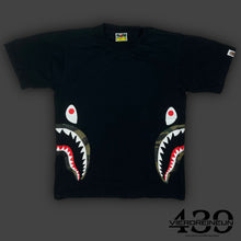 Carregar imagem no visualizador da galeria, vintage BAPE a bathing ape t-shirt {S}
