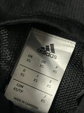 Cargar imagen en el visor de la galería, vintage Adidas Real Madrid windbreaker {S}
