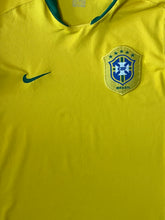 Lade das Bild in den Galerie-Viewer, vintage Nike Brasil 2006 home jersey {M}
