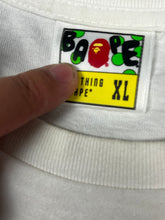 Cargar imagen en el visor de la galería, vintage BAPE a bathing ape t-shirt {XL}
