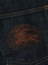 Cargar imagen en el visor de la galería, vintage Burberry jeans {XS}
