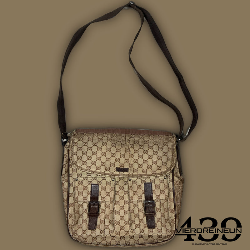 vintage Gucci slingbag