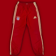 Carregar imagem no visualizador da galeria, vintage Adidas Fc Bayern Munich trackpants {XS}
