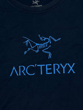 Carregar imagem no visualizador da galeria, vintage Arcteryx t-shirt {L}
