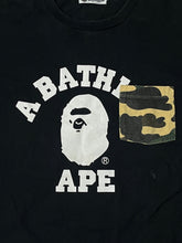 Cargar imagen en el visor de la galería, vintage BAPE a bathing ape t-shirt {XL}
