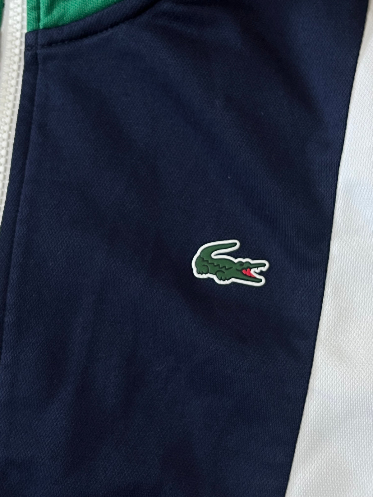 white Lacoste trackjacket {M}