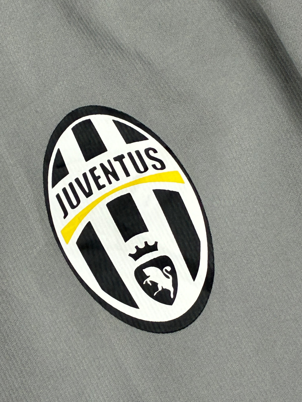 grey Adidas Juventus Turin windbreaker {S}