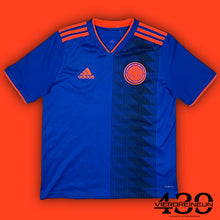 Carica l&#39;immagine nel visualizzatore di Gallery, blue Adidas Colombia 2018 away jersey {XS}
