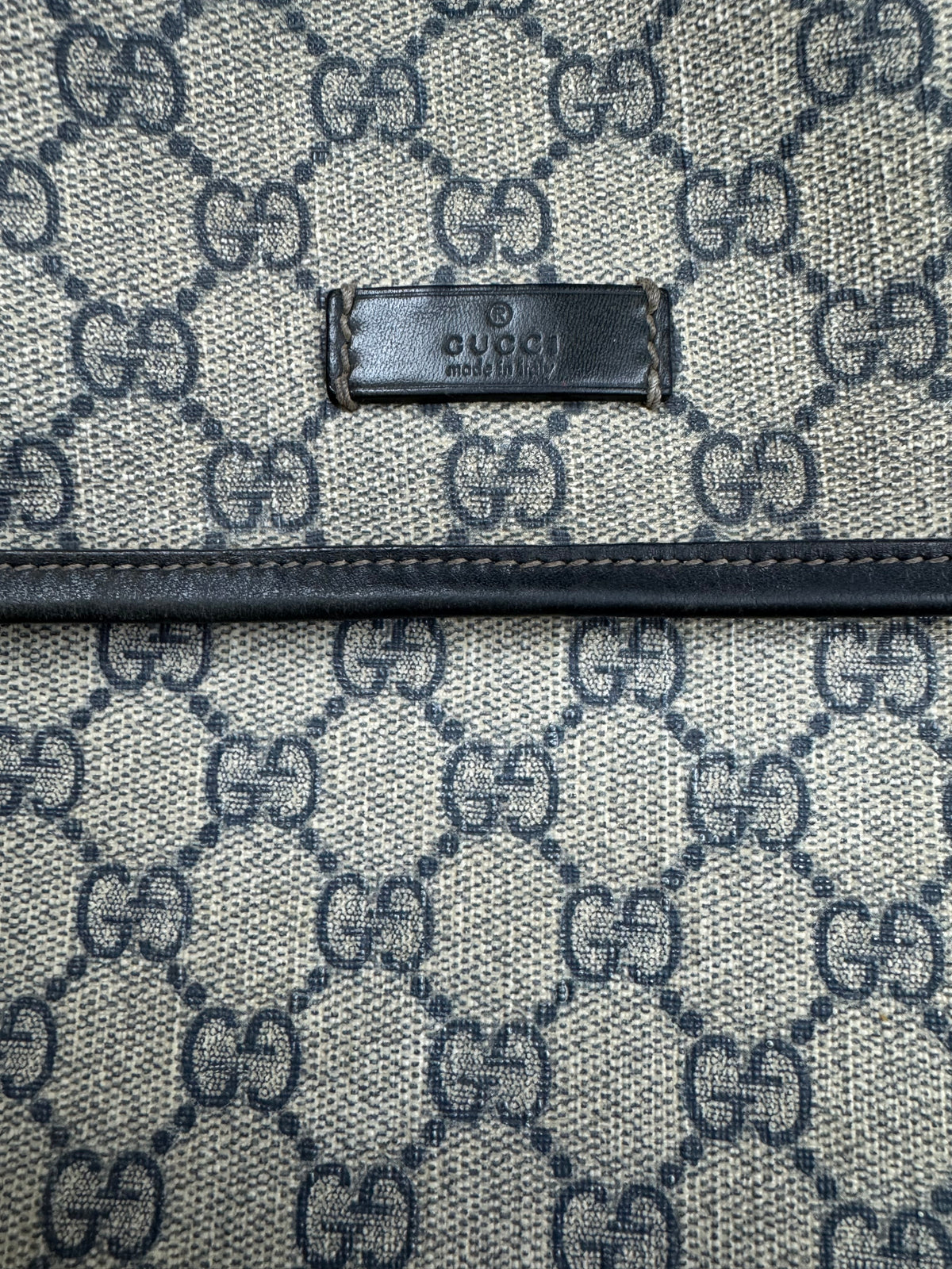 vintage Gucci slingbag