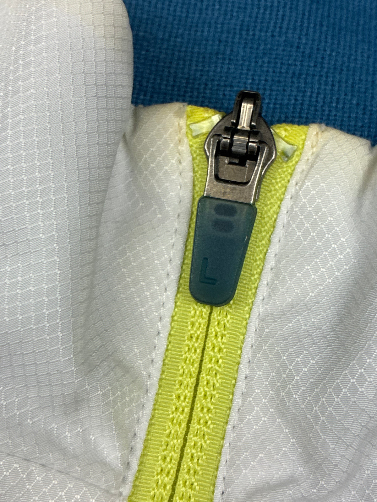 white Lacoste windbreaker {S}