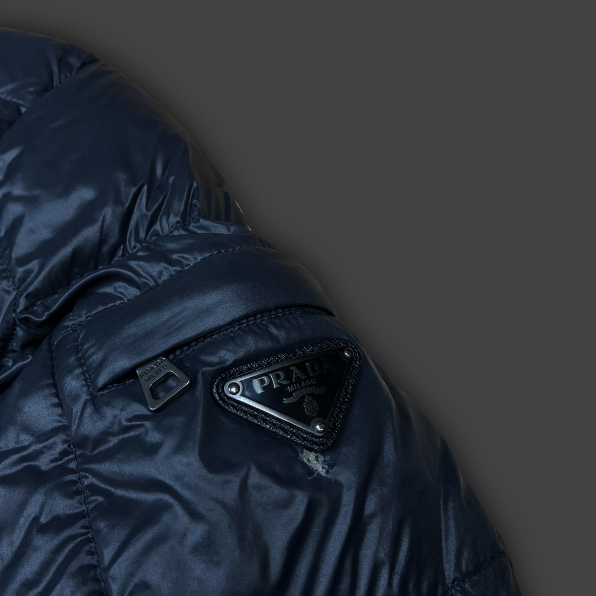 vintage black Prada pufferjacket {M}