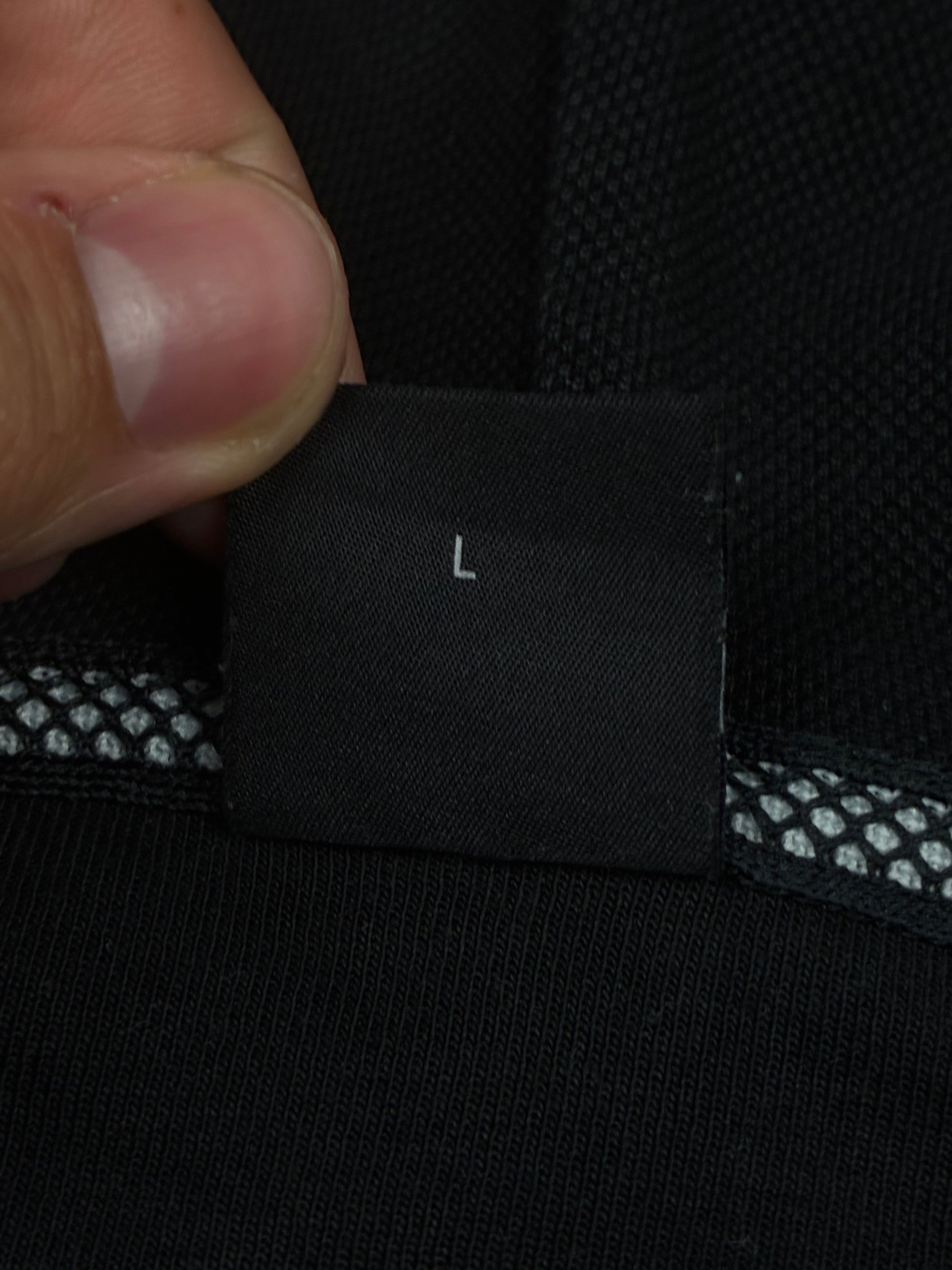 black Hugo Boss sweatjacket {M}