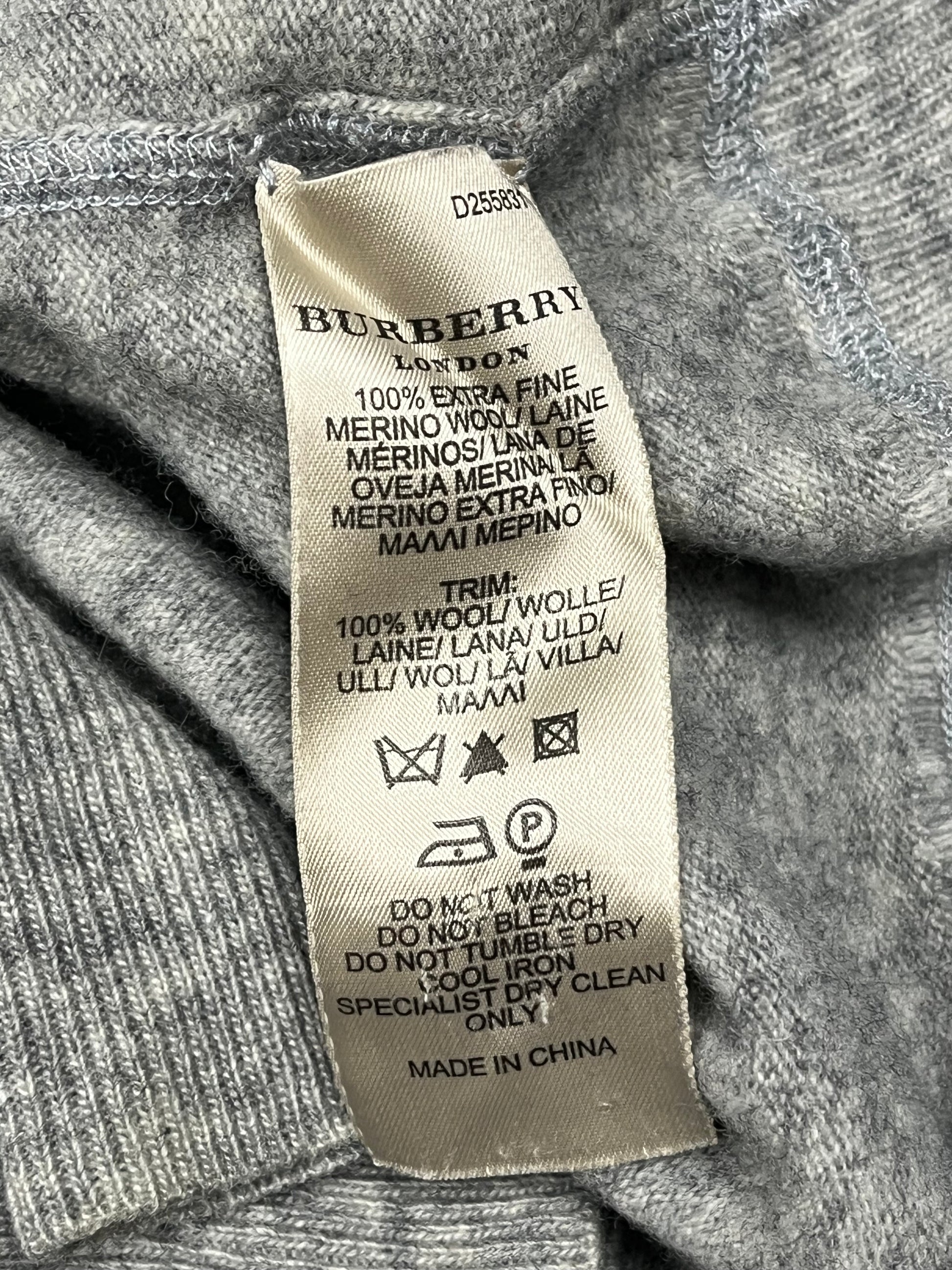 vintage Burberry halfzip {S}