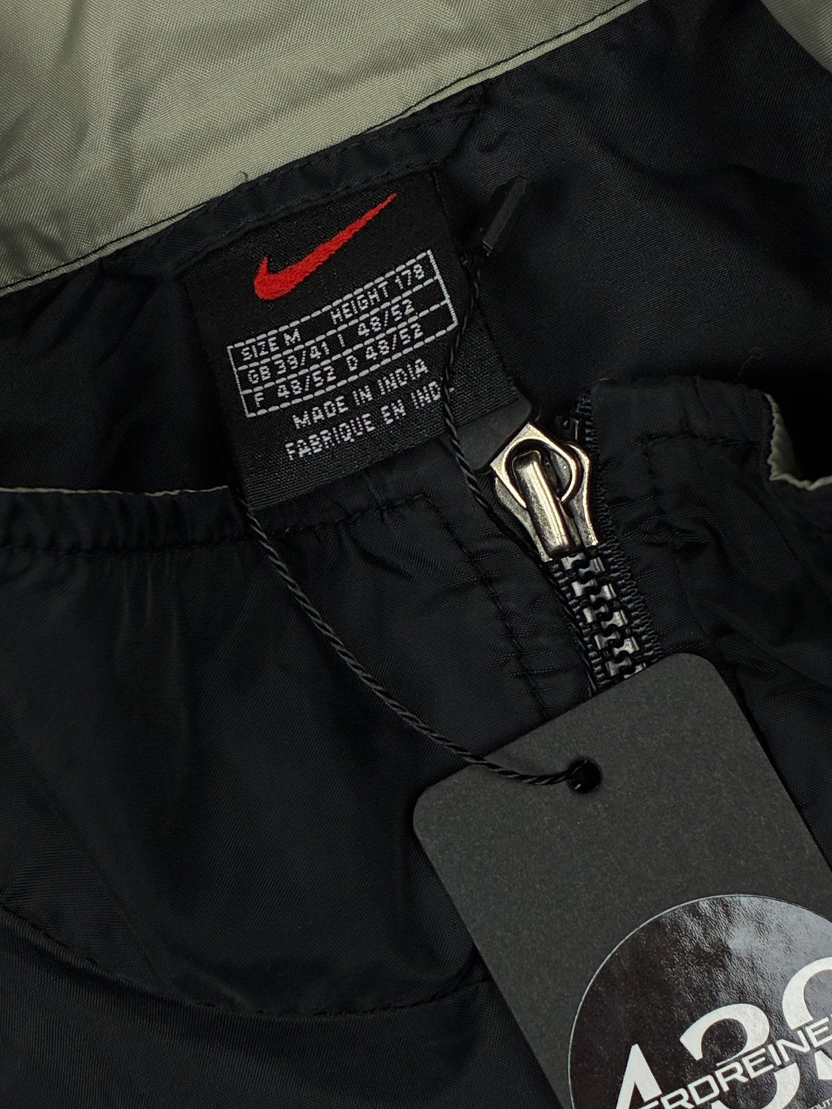 vintage Nike windbreaker {M}