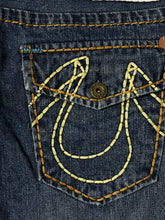 Carregar imagem no visualizador da galeria, vintage True Religion jeans {L-XL}
