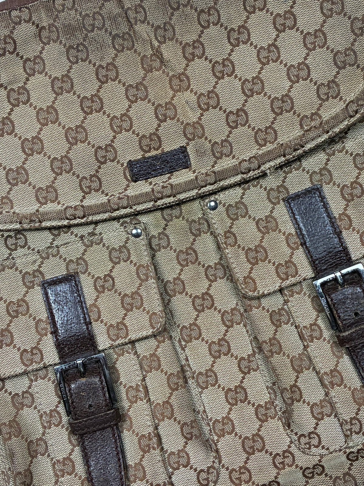 vintage Gucci slingbag