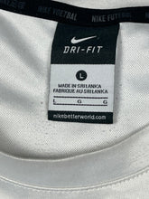 Lade das Bild in den Galerie-Viewer, vintage Nike jersey {L}
