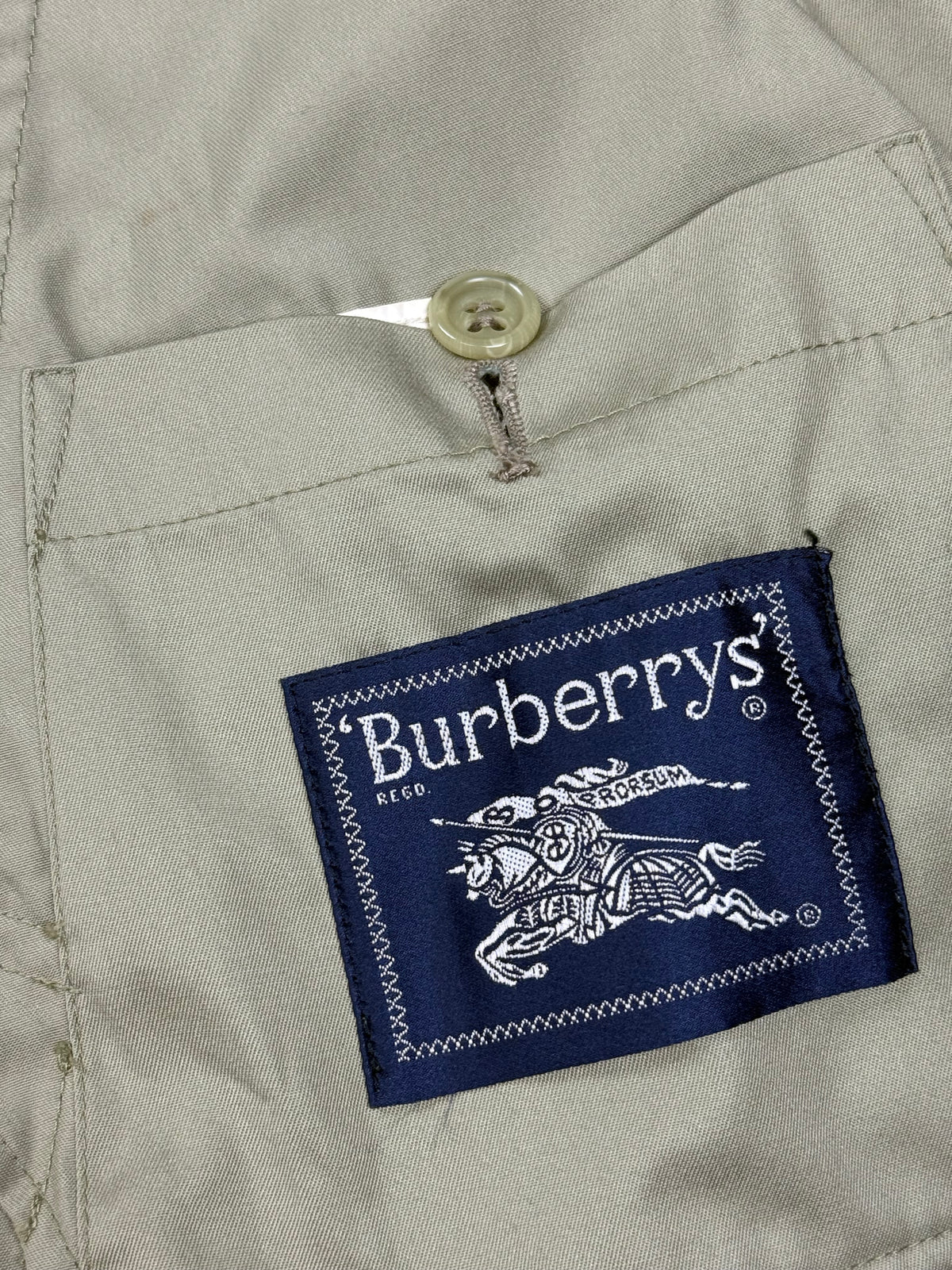 vintage Burberry harringtonjacket {XL}