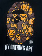 Carregar imagem no visualizador da galeria, vintage BAPE a bathing ape t-shirt {S}
