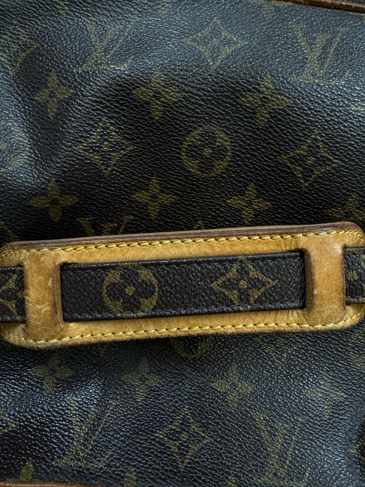 vintage Louis Vuitton slingbag