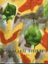 Carica l&#39;immagine nel visualizzatore di Gallery, vintage PIERRE BALMAIN silk cloth
