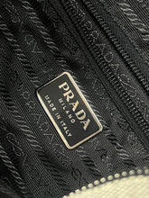 Cargar imagen en el visor de la galería, vintage grey Prada slingbag
