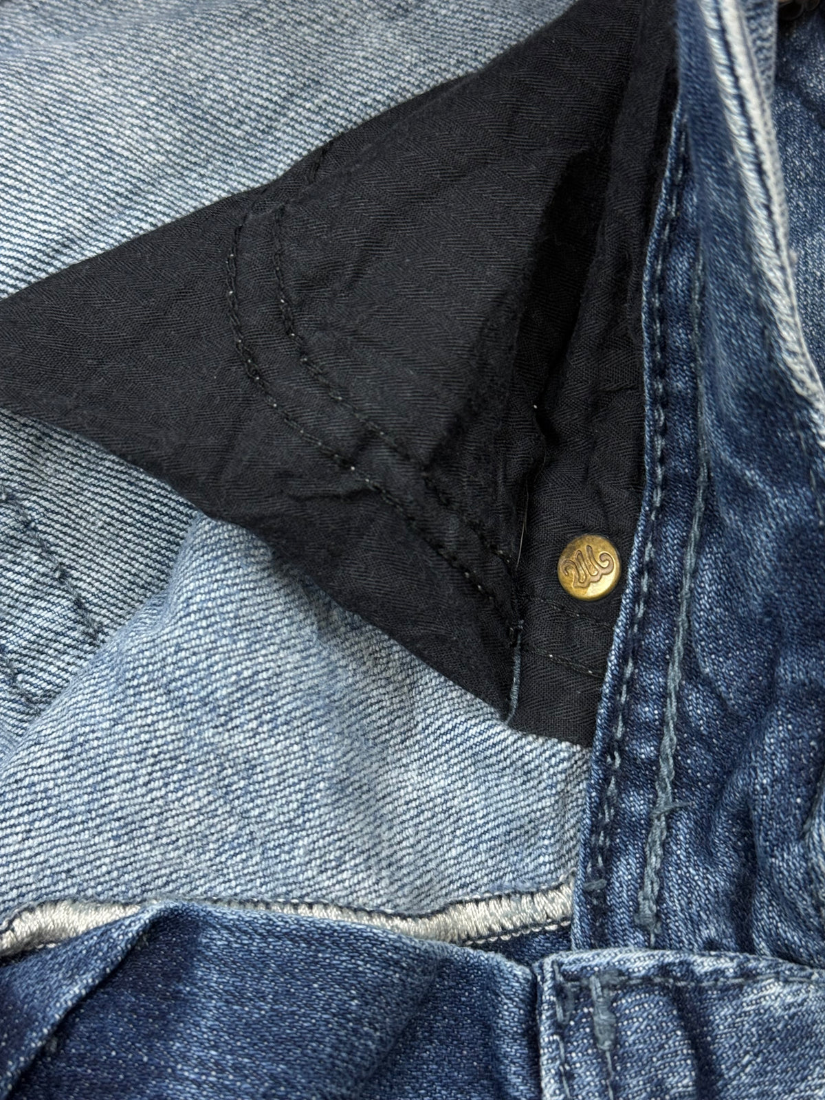 vintage Miss Me jeans {M}