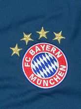 Carica l&#39;immagine nel visualizzatore di Gallery, vintage Adidas Fc Bayern Munich UCL trainingjersey {S}
