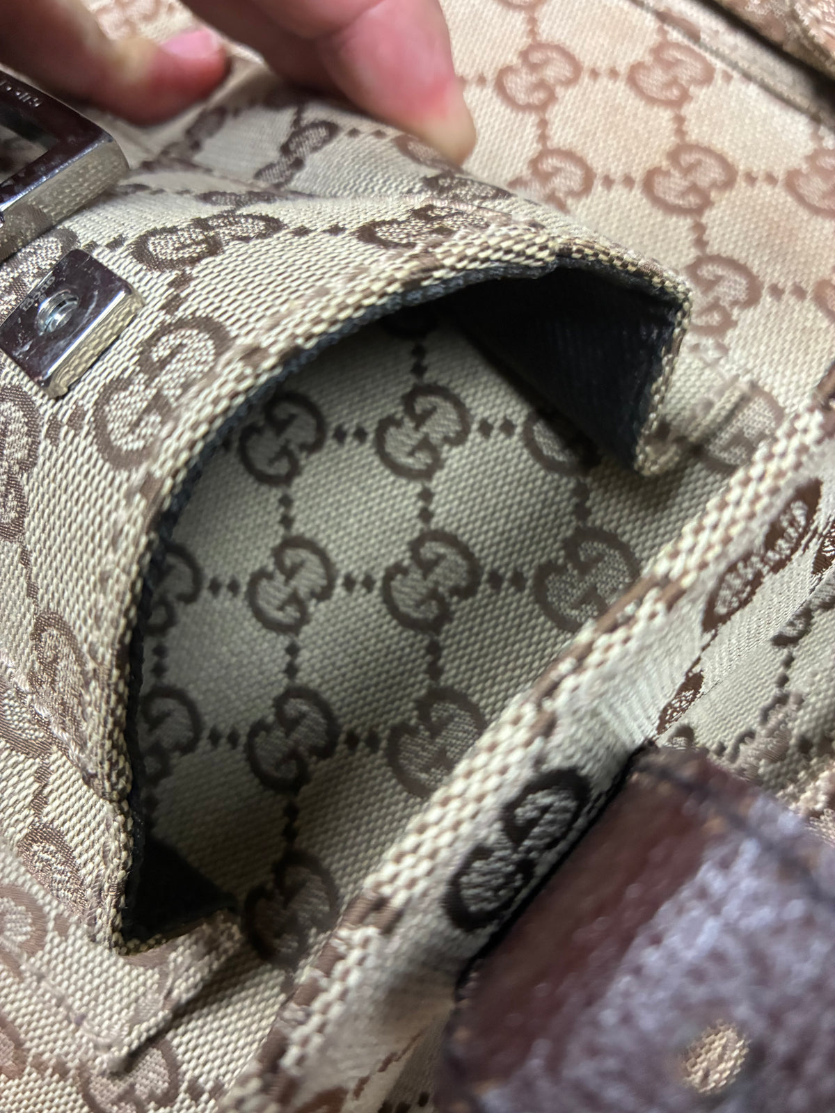 vintage Gucci slingbag