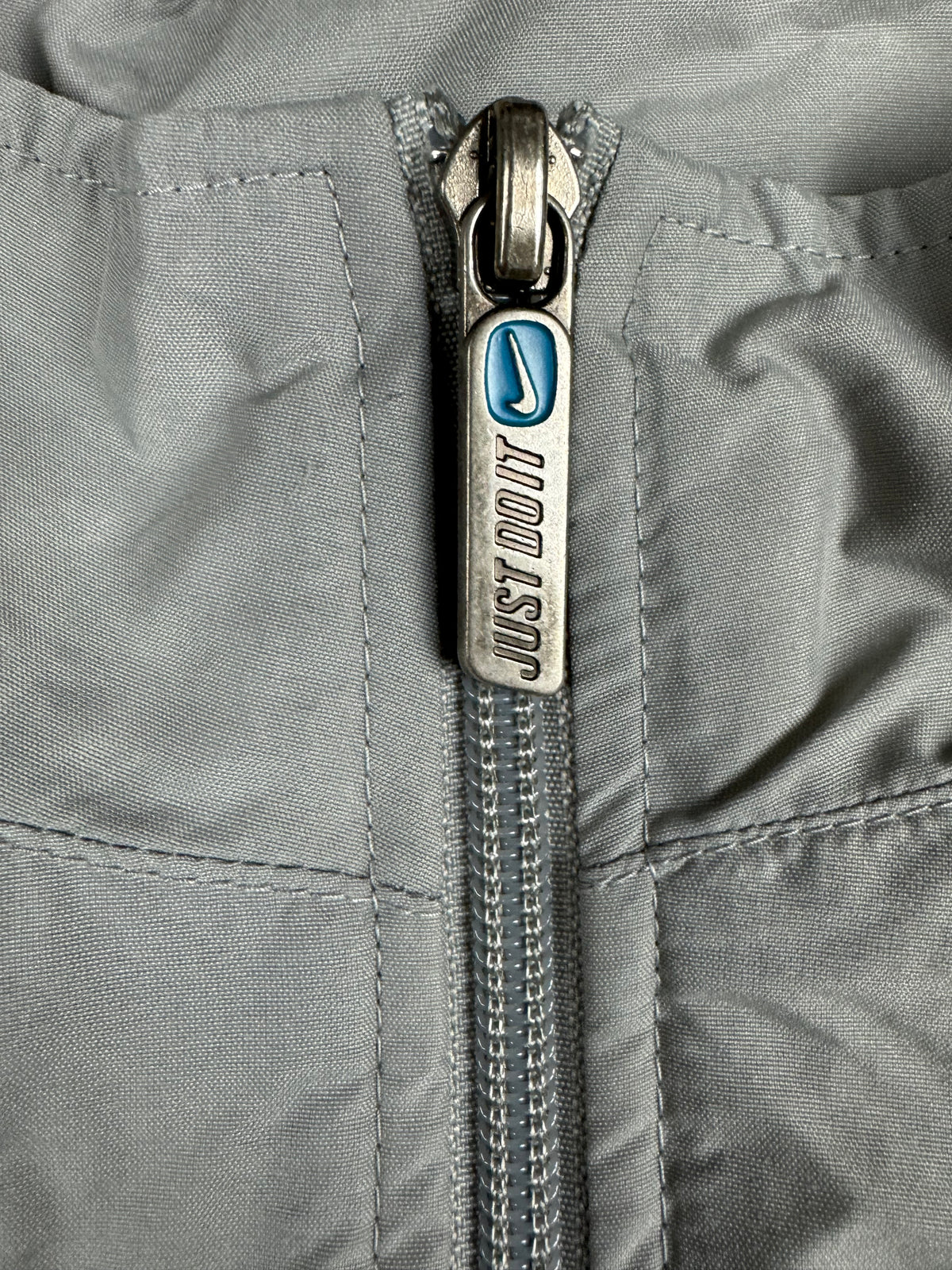 vintage Nike spellout windbreaker {S}
