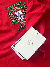 Lade das Bild in den Galerie-Viewer, vintage Nike Portugal 2008 home jersey DSWT {XL}
