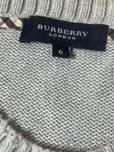 Load image into Gallery viewer, vintage grey Burberry knittedsweater {L}
