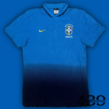 Carregar imagem no visualizador da galeria, vintage Nike Brasil polo {M}
