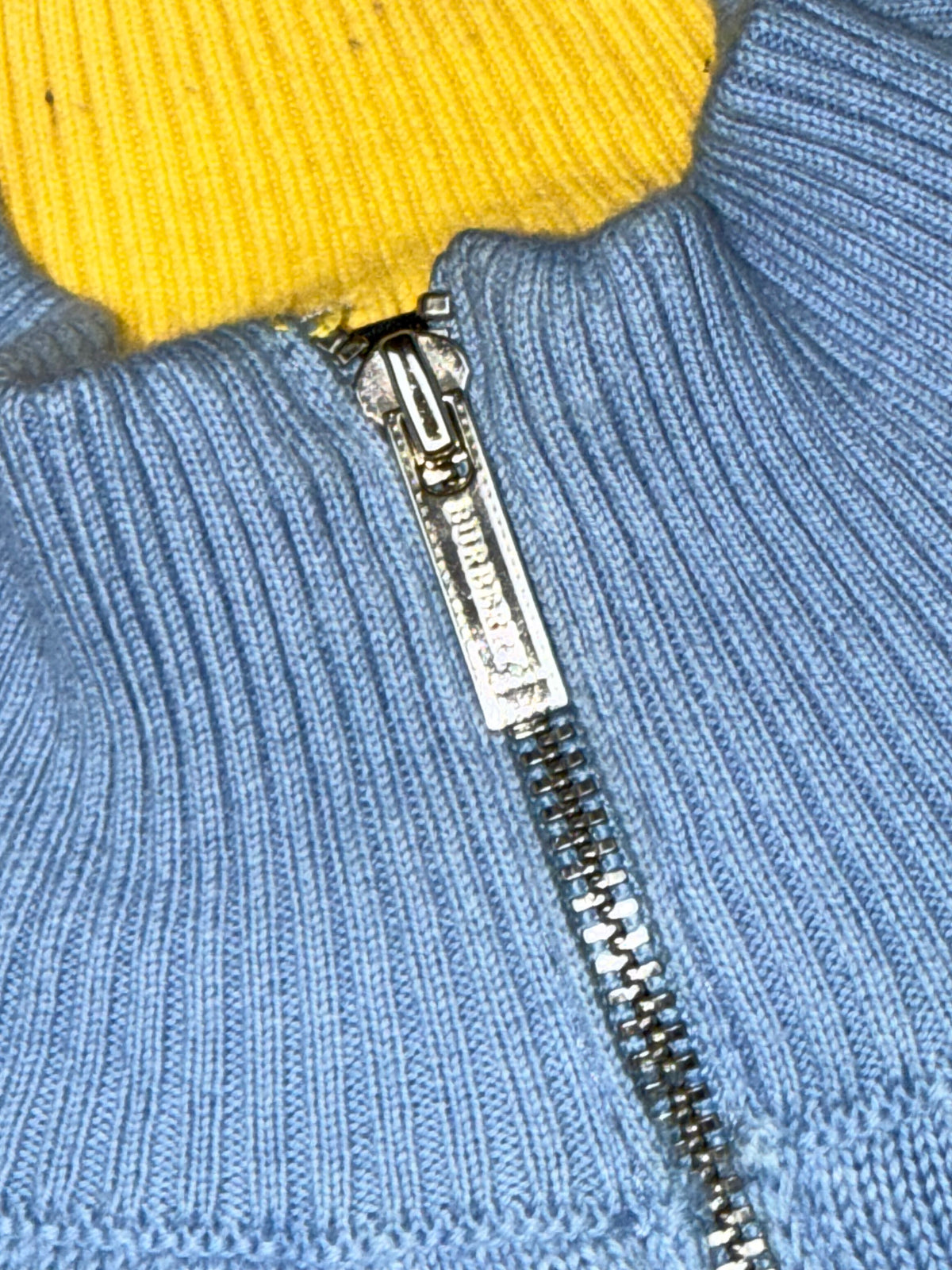vintage babyblue Burberry quarterzip