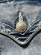 Carregar imagem no visualizador da galeria, vintage True Religion jeans {L-XL}
