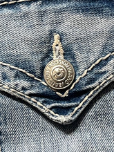 Carica l&#39;immagine nel visualizzatore di Gallery, vintage True Religion jeans {L-XL}
