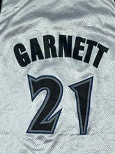 Lade das Bild in den Galerie-Viewer, vintage reversible Champion Timberwolves GARNETT 21 jersey {S}
