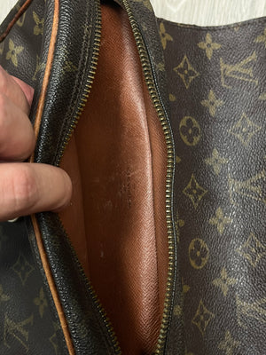 vintage Louis Vuitton slingbag