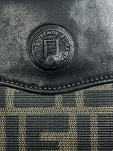 Carregar imagem no visualizador da galeria, vintage Fendi wallet
