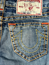 Carica l&#39;immagine nel visualizzatore di Gallery, vintage True Religion jeans {L-XL}
