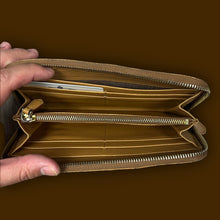 Cargar imagen en el visor de la galería, vintage Prada wallet
