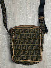 Load image into Gallery viewer, vintage Fendi slingbag
