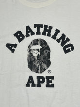 Cargar imagen en el visor de la galería, vintage BAPE a bathing ape t-shirt {L}

